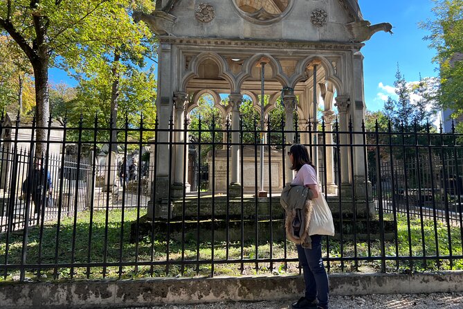 Paris: Haunted Père Lachaise Cemetery Guided Tour - Haunting vs. History: How Scary Is It, Really?
