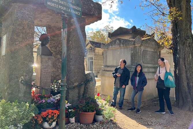 Paris: Haunted Père Lachaise Cemetery Guided Tour - Comfort Notes: Shoes, Steps, and the Real Terrain of the Cemetery
