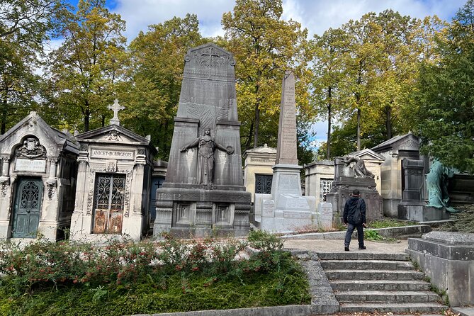 Paris: Haunted Père Lachaise Cemetery Guided Tour - Group Size and the Human Factor (Why Guides Matter Here)