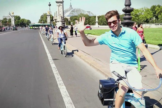 Paris Highlights Bike Tour: Eiffel Tower, Louvre and Notre-Dame - Key highlights that make this tour worth your time