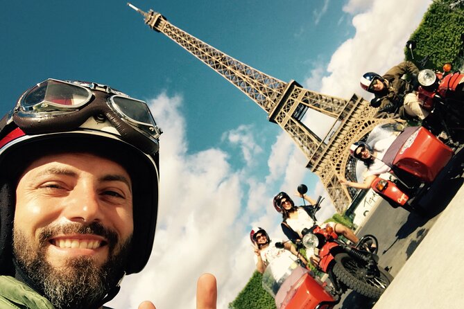 Paris Highlights city tour on a vintage Sidecar Motorcycle - The Seine and UNESCO quays: Notre-Dame and Île de Cité as the ride transitions