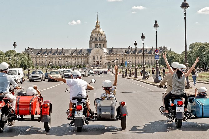 Paris Highlights city tour on a vintage Sidecar Motorcycle - Gear and comfort: helmets, gloves, and goggles you won’t have to borrow