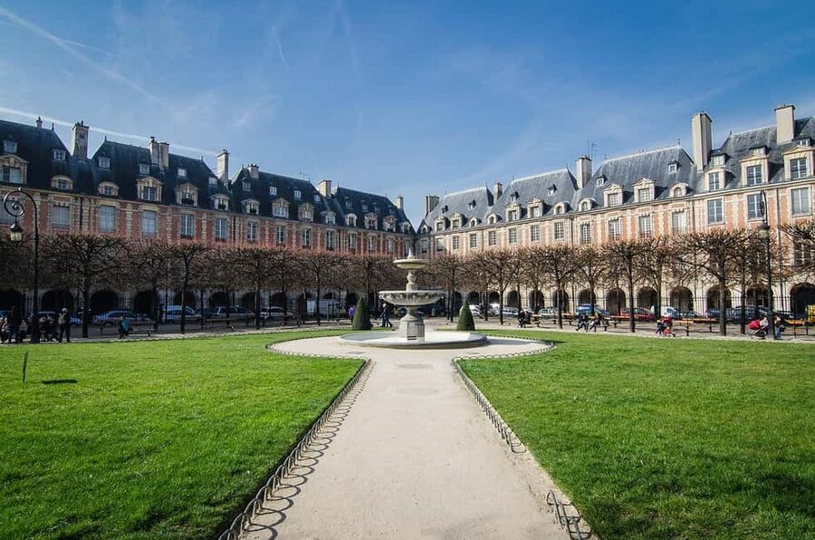 Paris Highlights Full Day Tour - Lunch Near Notre Dame: Plan a Simple One-Hour Reset