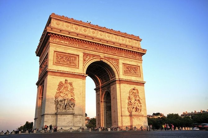 Paris Highlights Immersive Coach Tour - From Port de la Bourdonnais to Place Vendôme: Starting in the Right Paris Vibe