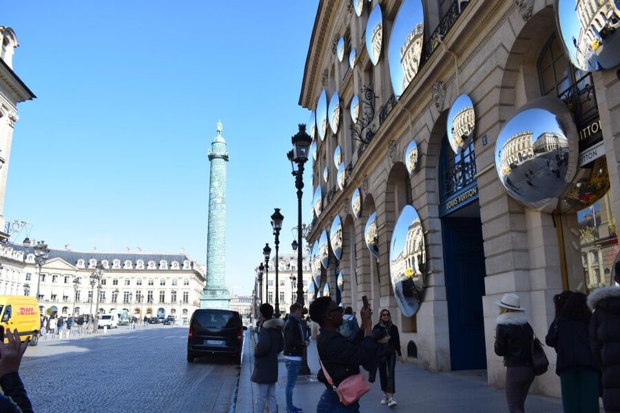 Paris : Highlights of Parisians' Paris guided tour - Hôtel de Ville and Les Halles: Paris’s merchant beginnings