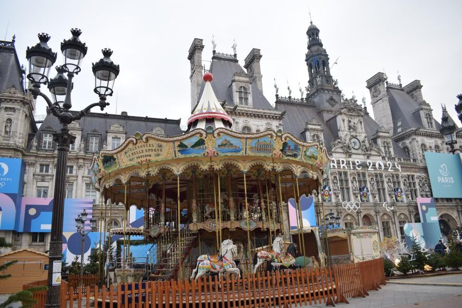 Paris : Highlights of Parisians' Paris guided tour - Luxury streets near Place Vendôme and the right-bank glamour story