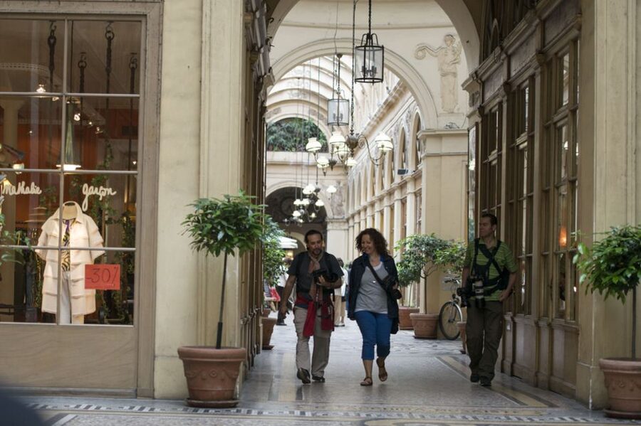 Paris : Highlights of Parisians' Paris guided tour - Who this tour fits best