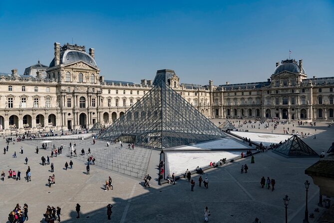 Paris highlights sightseeing tour with private Transportation - Île Saint-Louis and Notre-Dame Area: A Quiet River Moment in a Busy Day