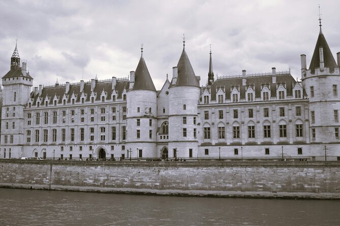 Paris History Walking Tour - Eglise St-Germain l’Auxerrois: dark Wars of Religion, near the Louvre