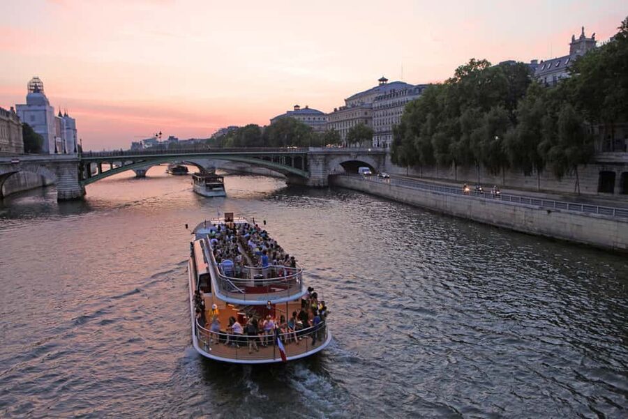 Paris: Hop-on Hop-off Bus Tour & Seine Cruise Bundle Tour - Blue Line, stop-by-stop: what each landmark stop helps you do