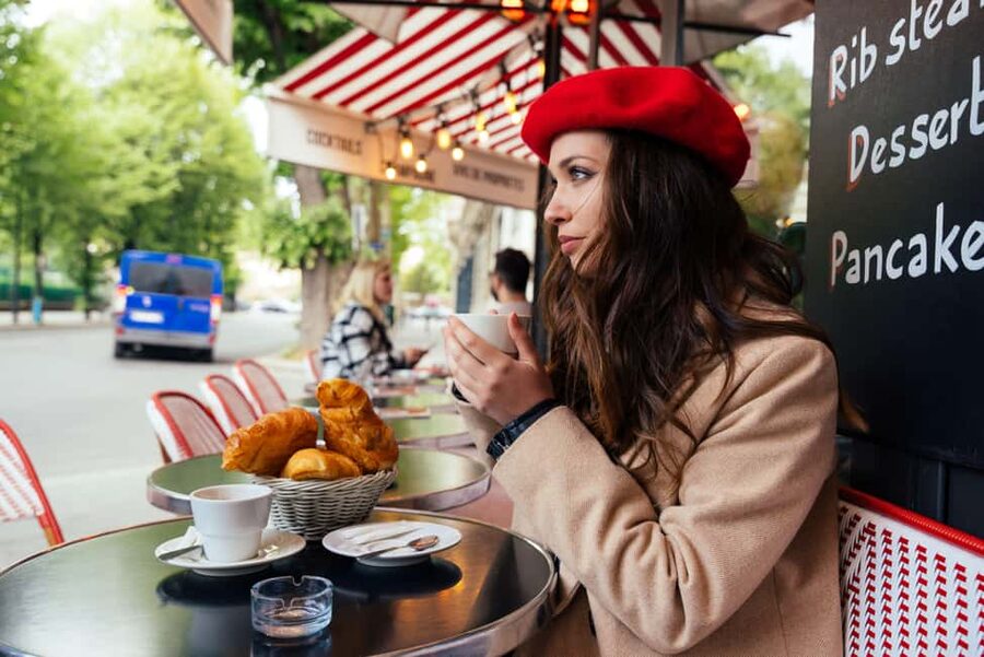 Paris: Hop-on with Emily walking tour and bus tour - Blue Line sightseeing loop: from Opéra to Eiffel Tower views