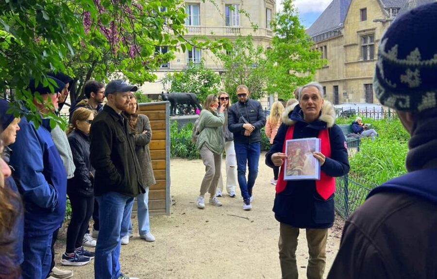 Paris Icons Express Tour - Notre-Dame to Louvre. Small group - Palais de Justice and the Conciergerie: power, punishment, and legends
