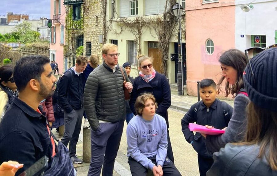 Paris Icons Express Tour - Notre-Dame to Louvre. Small group - Pacing and group size: why the timing feels right