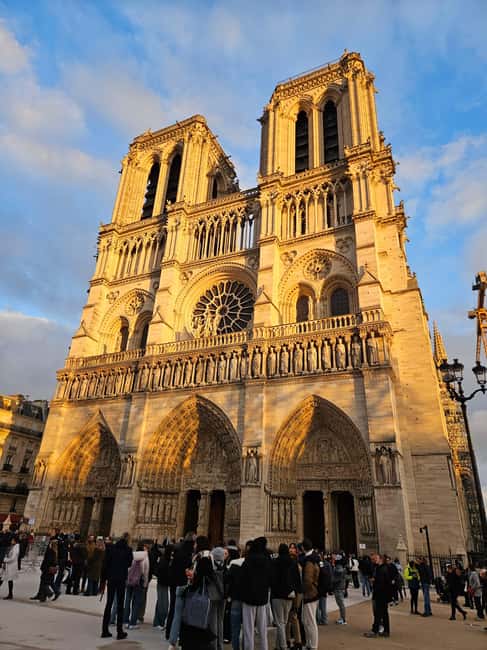 Paris: Île de la Cité Sunset Tour - Starting at Henri IV, then walking onto Pont Neuf