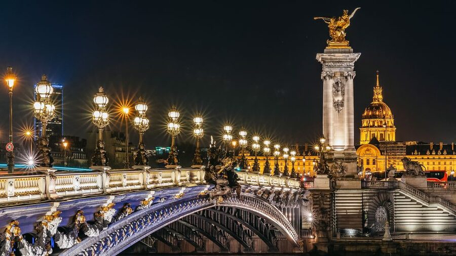 Paris: Illuminated Evening River Cruise & Waffle Tasting - Finding Bateaux Parisiens at Port de la Bourdonnais (Pontoon 03)