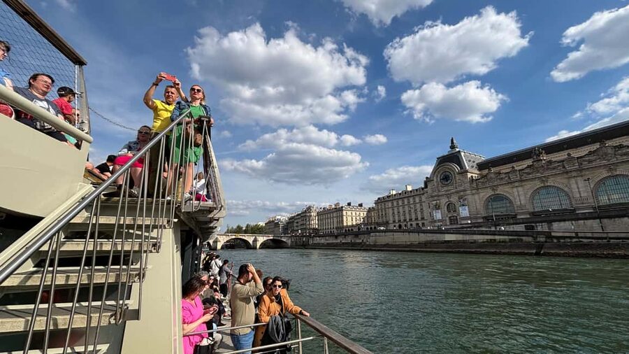 Paris: Illuminations River Cruise with Audio Commentary - Value for about $20: why this cruise makes sense for first-time Paris