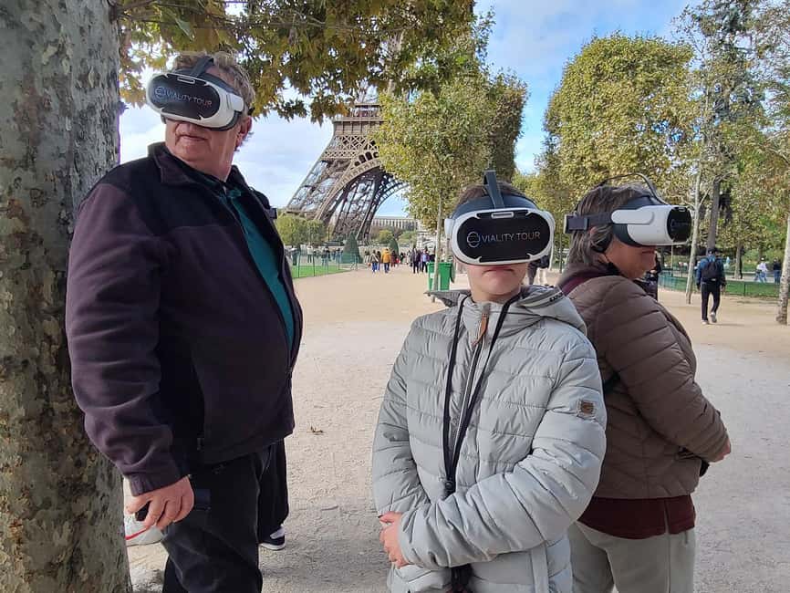Paris : Immersive Eiffel Tower tour with virtual reality - Outdoor-only reality: weather, comfort, and timing tips