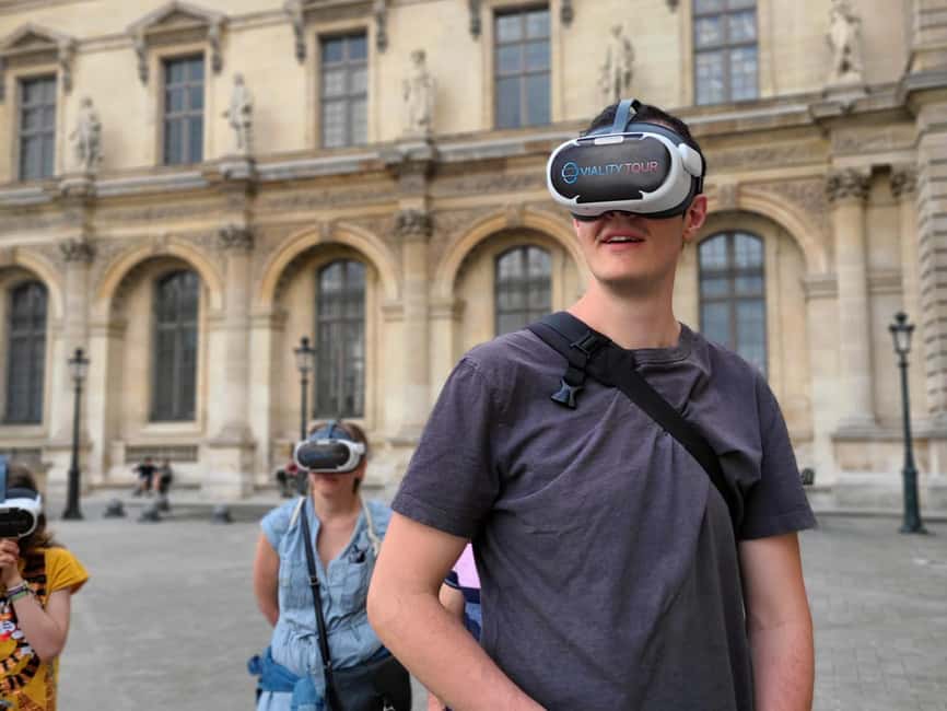 Paris: Immersive Louvre Tour with Virtual Reality - How the live guide changes the whole tone