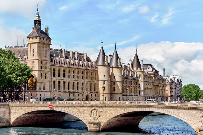 Paris in a Day VIP and Private Tour with Pick-Up and Drop-Off - Guides and real-world experience: why the human touch matters