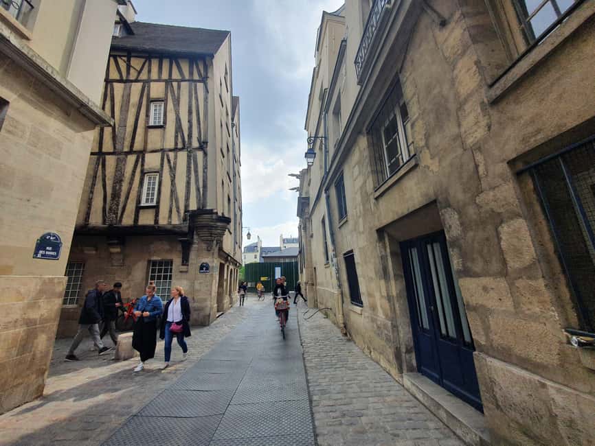 Paris: Jewish Heritage & Hidden Gems of Le Marais - Le Village Saint-Paul: courtyards and artisan life