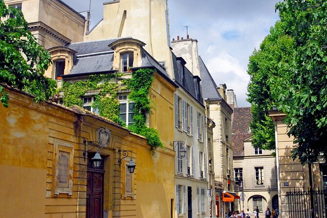 Paris La Marais District Guided Walking Tour - Stop 2: Place des Vosges for a real courtyard moment (15 minutes)
