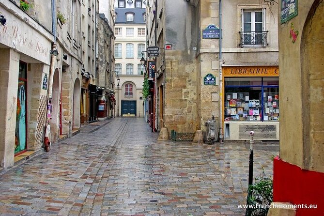 Paris La Marais District Guided Walking Tour - Seine break and the oldest bridge views