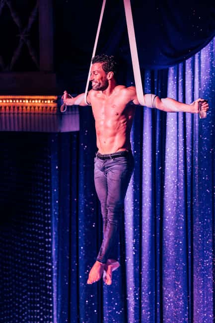 Paris: La Nouvelle Eve Cabaret Dinner Show - The 3-course dinner: what’s included and how it affects the show