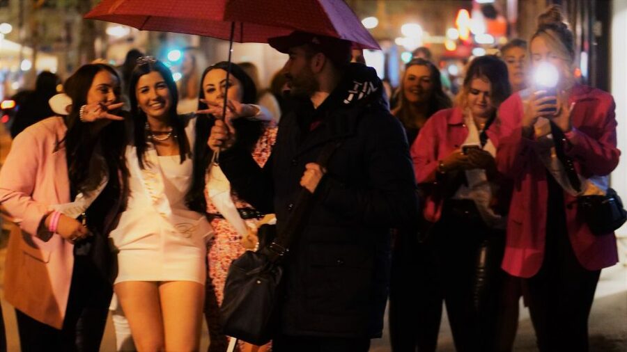 Paris: Latin Quarter Guided Pub Crawl to Bars and Clubs - Place du Panthéon stop: keeping the fun going instead of burning out