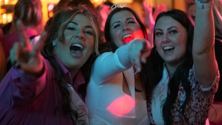 Paris: Latin Quarter Guided Pub Crawl to Bars and Clubs - Price and value: why $14 can work if you drink smart