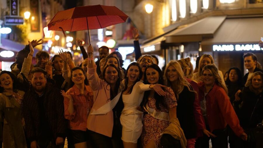 Paris: Latin Quarter Guided Pub Crawl to Bars and Clubs - RoadHouse Bar meetup: your first win is showing up on time
