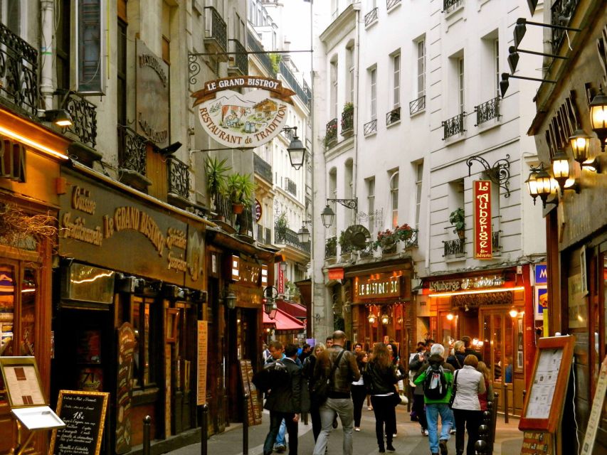 PARIS: Latin Quarter Guided Walking Tour - 12 guests 2,5h - Restaurant La Fontaine Saint Michel: a real local landmark