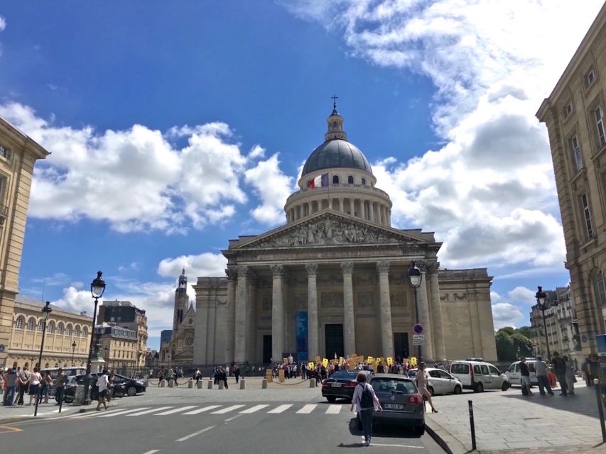 Paris: Latin Quarter Guided Walking Tour in German - Key things to know before you go