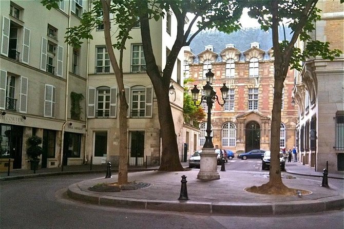 Paris Latin Quarter & Left Bank - History Walk (Small Group Tour) - Meeting point: Saint-Germain-des-Prés and how to get your bearings