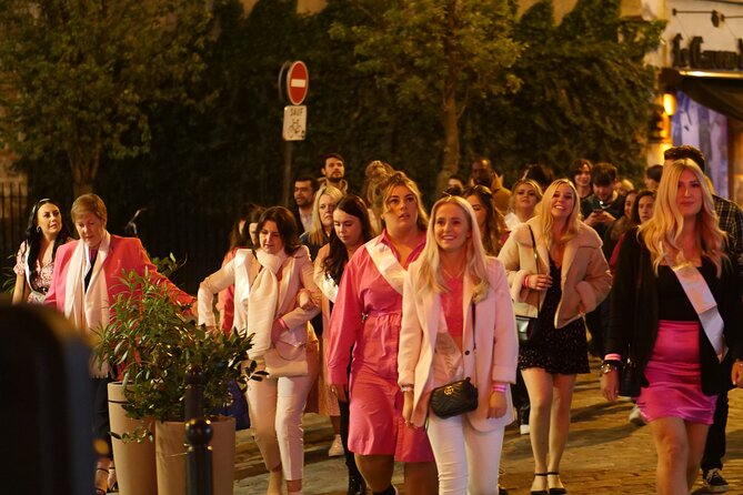 Paris Latin Quarter Pub Crawl Bars and Clubs - Stop 1 on Rue de la Huchette: Bull’s Brothers Bar Sets the Tone