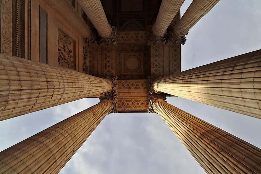 Paris: Latin Quarter Walking Tour with Local Guide - Ile de la Cité and Saint-Michel Fountain: order over chaos