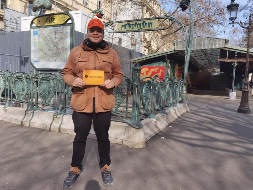 Paris: Latin Quarter Walking Tour with Local Guide - Starting at Place Louis Lépine: find your guide fast