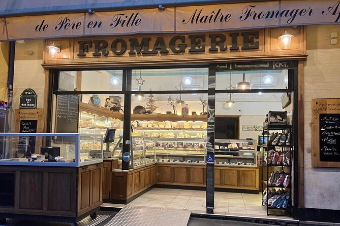 Paris Le Marais District Guided Walking Tour with Tastings - Guides who connect stories to the route (and the small I-spy fun)