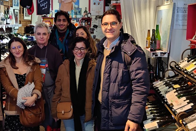 Paris Le Marais Food Tour – Full French Meal by Do Eat Better - Stop 1 at Île Saint-Louis: Almond-Meringue Style Cakes for Sweet Momentum