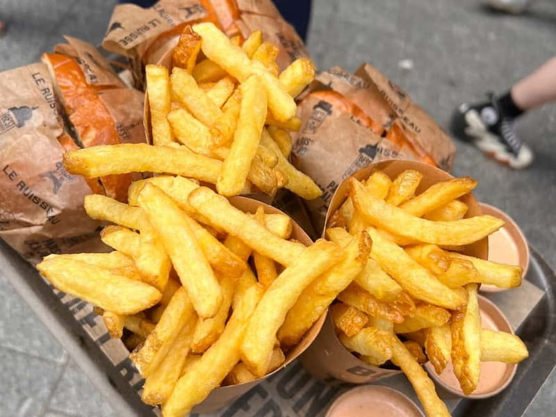 Paris: Le Marais Guided Food Tour with Tastings - Savory Bites You’ll Taste: Croque Monsieur, Poutine à la Française, Falafel, and More