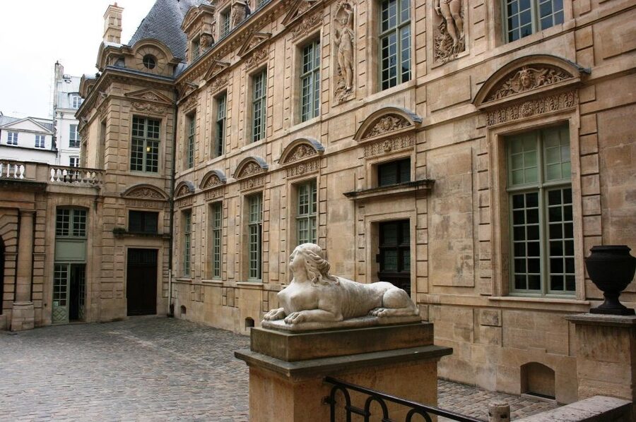 Paris: Le Marais Highlights Guided Small Group Walking Tour - Saint-Paul Church: Where centuries of stories feel close