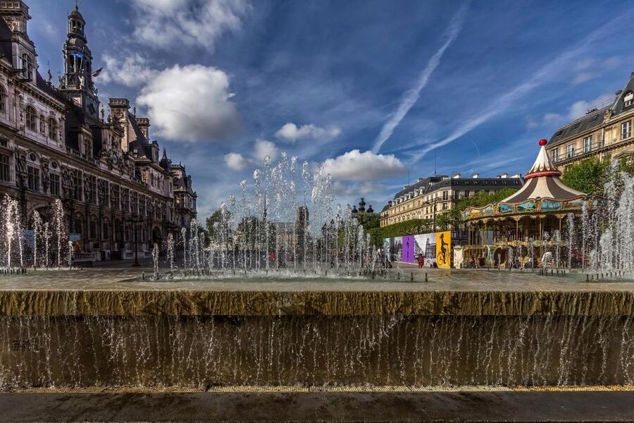 Paris: Le Marais Highlights Guided Small Group Walking Tour - Place de l’Hôtel de Ville: Finishing where the Marais connects outward