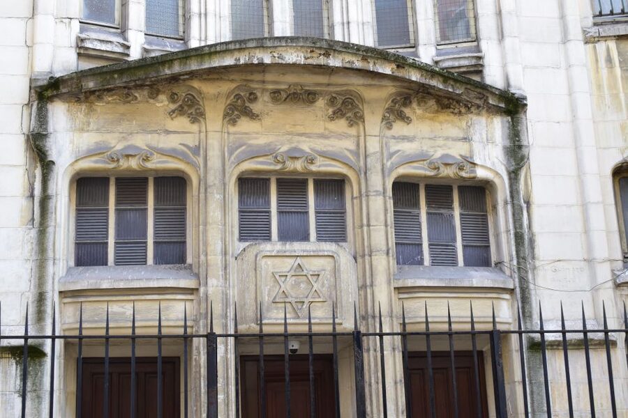 Paris: Le Marais & Montmartre Jewish History Walking Tour - Sacré-Cœur and the final reflection at Square Louise-Michel