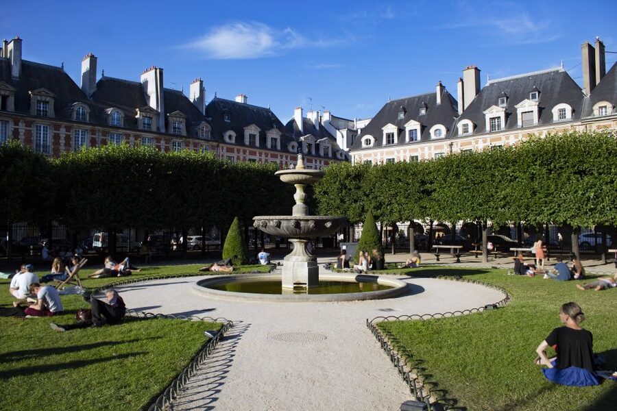 Paris Le Marais Walking Tour: Small Group Experience - Hôtel de Sens to Marché des Enfants Rouges: architecture meets real street life