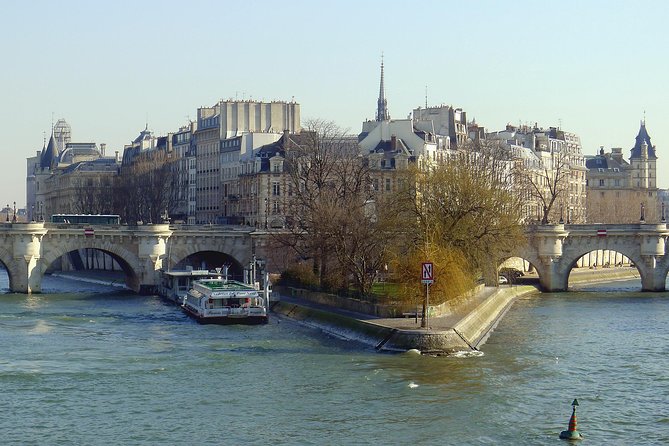 Paris Learn How to Play Pétanque French Experience - From Pont Neuf to Place Dauphine: a very Parisian warm-up