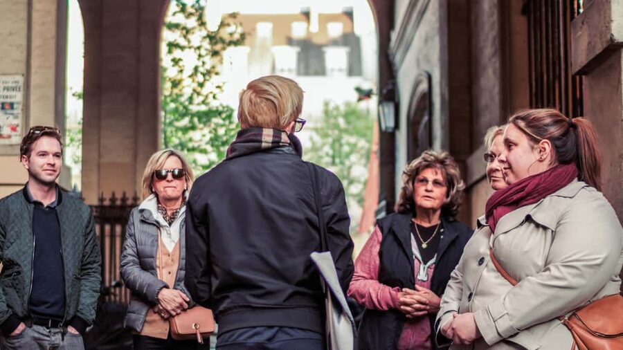 Paris: Left Bank Food & Wine Tour in the Latin Quarter - Charcuterie and the wine logic: why the order matters
