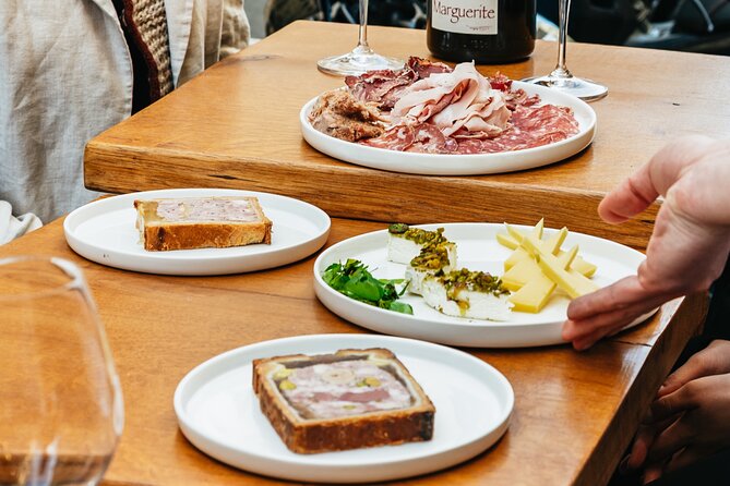 Paris: Left Bank Gastronomy & Wine tour with a Culinary School - Hôtel des Invalides Area: Napoleon’s Tomb, Political Landmarks, and a Fresh Pastry