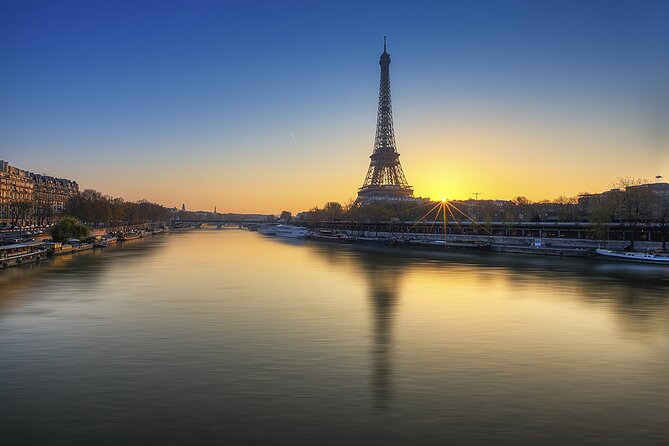 Paris Lights Evening Bus Tour with Eiffel Tower Summit Option - Ponts and palaces: crossing the Seine without leaving your seat