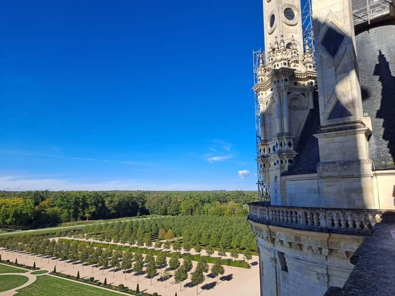 Paris: Loire Valley Castles Tour with Chambord & Chenonceau - A smooth Paris-to-Loire ride in an air-conditioned minivan