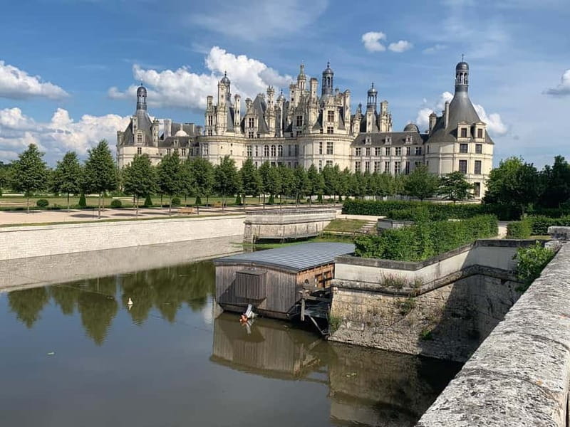 Paris: Loire Valley Castles Tour with Chambord & Chenonceau - Cheverny: classic interiors with the Tintin Moulinsart link