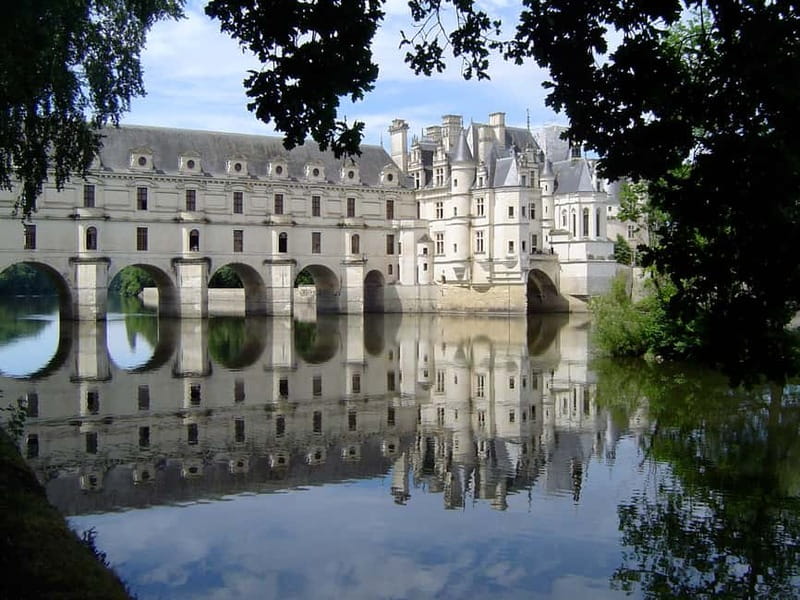 Paris: Loire Valley Castles Tour with Wine Tasting - Chambord: 440 Rooms, Double-Helix Stairs, and Royal Theater